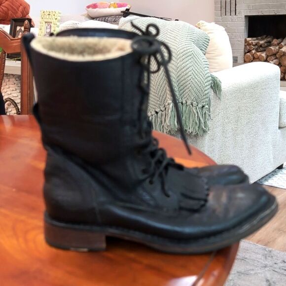 Ugg Jenna Kiltie Black Leather Shearling Lace up Combat Riding Boots Sz 7 - Picture 1 of 13